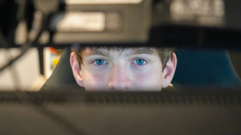Aussie teen revving to take on world's best in sim racing championships