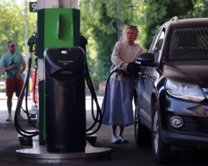 Oil price rise creates more pressure on UK policymakers before budget